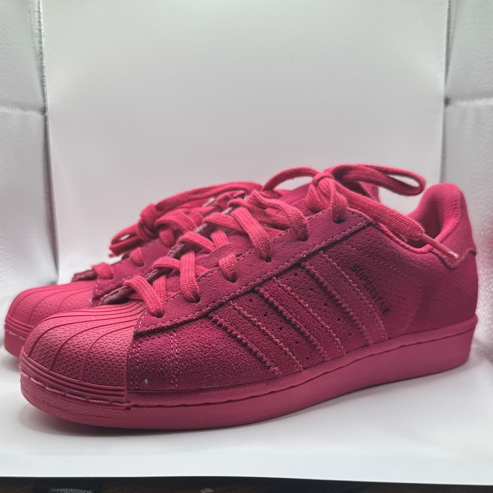 Used: Pink Adidas superstar women’s size 5.5